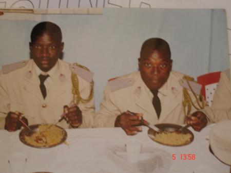 c�r�monie de pr�sentation du drapeau � nos jeunes apr�s la FIC � l'ENSOA de kaolack  sergent SAMON le togolais et moi